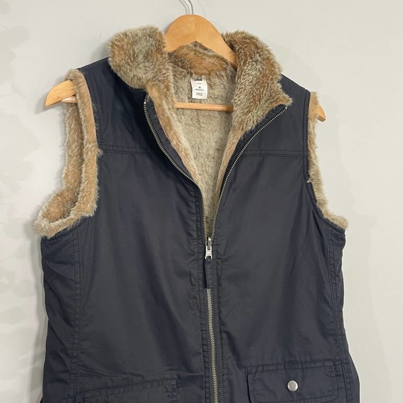 GAP | REVERSIBLE VEST SIZE M BLACK FUR TAN - Picture 3 of 8